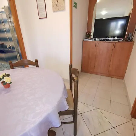 Fuer 4 Personen Mit Balkon By Interhome *
