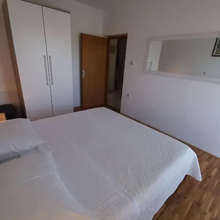 Fuer 4 Personen Mit Balkon By Interhome *